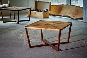 Sofabord.
Genanvendt mahogni og fyrretræ